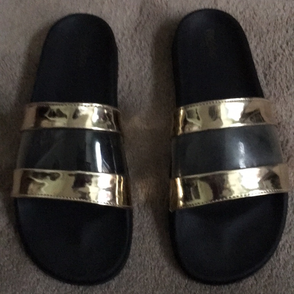 Flops - Picture 2 of 3